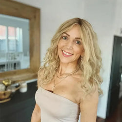 Ombre Platinum Short Bob Wig – Wavy Lace Style with Soft Dark Root Blend